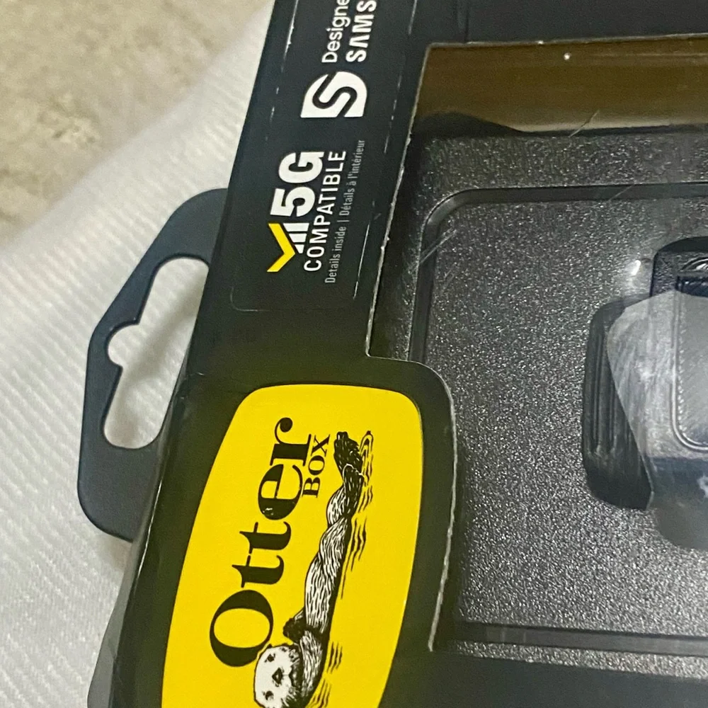 ❌ FREE IN YOUR BUNDLE ❌OtterBox Defender Series Screenless Edition Black Case